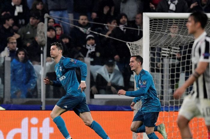 Megabintang Real Madrid, Cristiano Ronaldo (kiri), merayakan gol yang dicetak ke gawang Juventus dalam laga leg pertama perempat final Liga Champions di Stadion Allianz, Turin, Italia pada 3 April 2018.