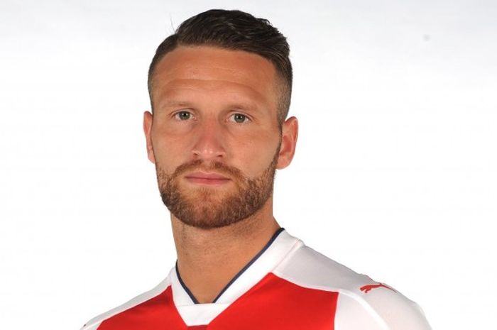 Shkodran Mustafi resmi menjadi pemain Arsenal pada Rabu (30/8/2016).