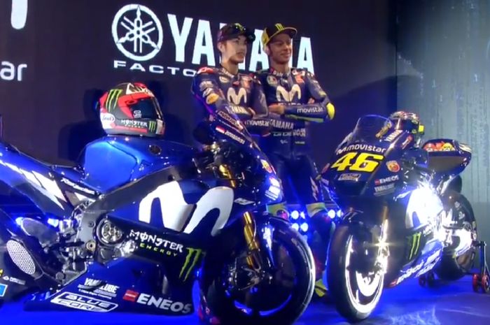 Maverick Vinales dan Valentino Rossi saat acara presentasi tim Yamaha MotoGP di Madrid, Spanyol, Rabu (24/1/2018).