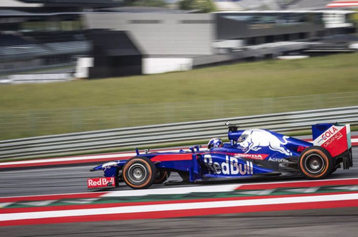 Dani Pedrosa saat menjajal mobil F1 milik tim Toro Rosso.