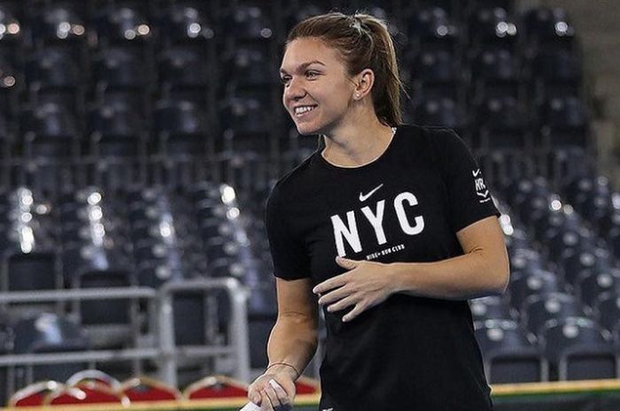 Simona Halep saat pertama kali ke publik dengan mengenakan salah satu produk dari Nike.