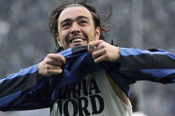 Alvaro Recoba saat masih bersinar bersama Inter Milan kini memutuskan pensiun di usia 40 tahun, Kamis (31/3/2016).