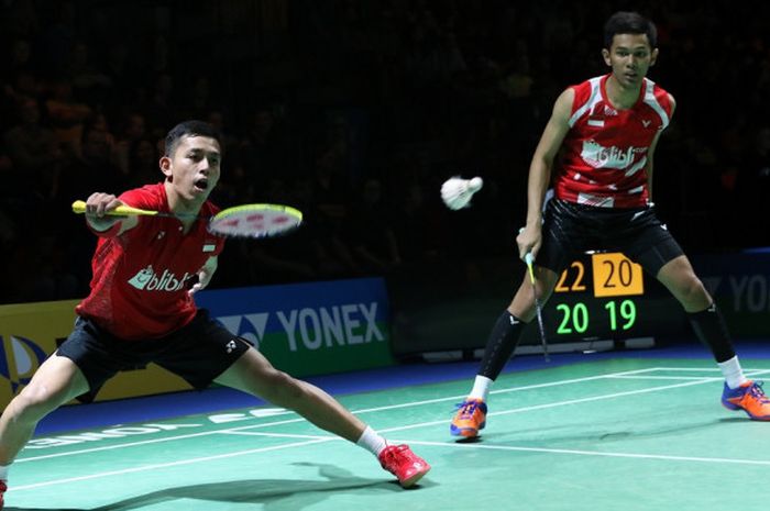 Pasangan ganda putra Indonesia, Fajar Alfian/Muhammad Rian Ardianto, mengembalikan shuttlecock dari lawan mereka, Mohammad Ahsan/Hendra Setiawan, pada laga babak semifinal turnamen Jerman Terbuka 2018 yang berlangsung di Innogy Sportshalle, Mulheim an der Ruhr, Jerman, Sabtu (10/3/2018).