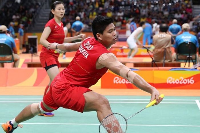 Pasangan ganda campuran Indonesia, Praveen Jordan/Debby Susanti, saat bertanding melawan Michael Fuchs/Birgit Michels (Jerman) pada laga kedua penyisihan grup A Olimpiade Rio di Riocentro-Pavilion 4, Rio de Janeiro, Brasil, Jumat (12/8/2016).