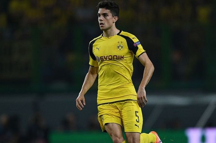 Bek Borussia Dortmund, Marc Barta, dalam laga kontra Sporting CP di Estadio Jose Alvalade, 18 Oktober 2016