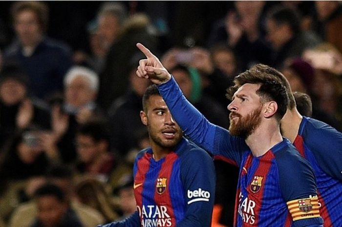 Lionel Messi merayakan golnya saat Barcelona menang 5-0 atas Celta Vigo di Stadion Camp Nou, Sabtu (4/3/2017).