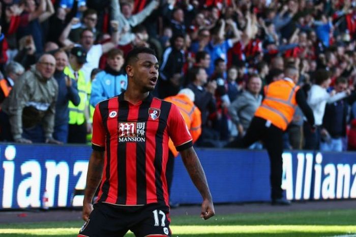 Pemain Bournemouth, Joshua King, merayakan gol yang dia cetak ke gawang Burnley dalam laga Premier League di Stadion Vitality, Bournemouth, Inggris, pada 13 Mei 2017.