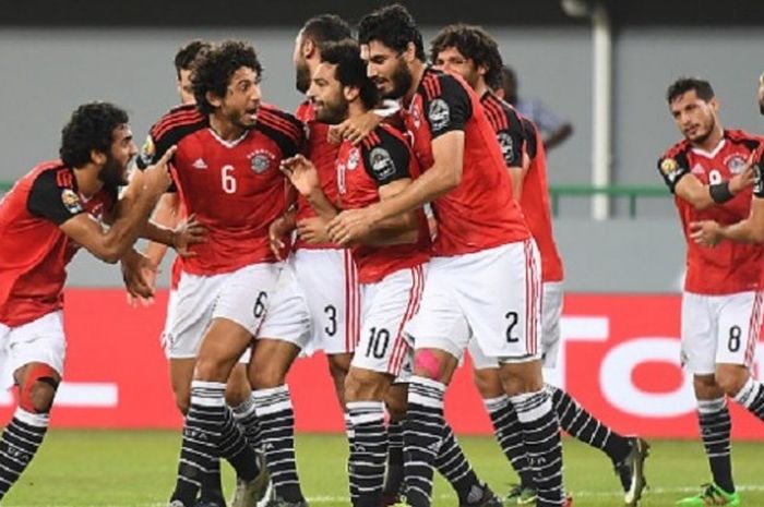 Para pemain Mesir merayakan gol Mohamed Salah ke gawang Ghana pada pertandingan Grup D Piala Afrika 2017, Rabu (25/1/2017). 
