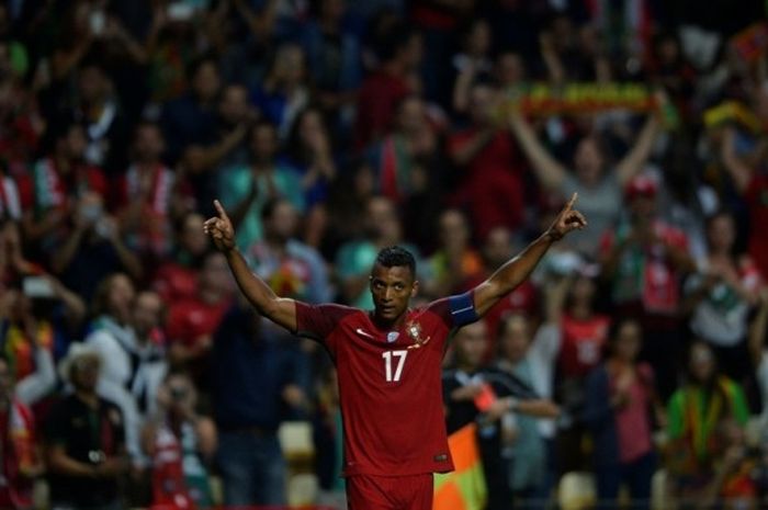 Kapten Portugal, Nani, merayakan gol yang dia cetak ke gawang Gibraltar dalam pertandingan persahabatan di Bessa Stadium, Porto, 1 September 2016.