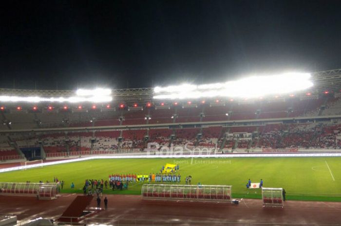   Suasana Stadion Gelora Utama Bung Karno di awal laga Indonesia U-19 vs Jepang U-19, Minggu (25/3/2018).  