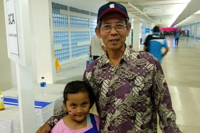 Ayahanda Tontowi Ahmad, Muhammad Husni Muzaitun, datang langsung ke Istora Senayan, Jakarta, Minggu (8/7/2018), untuk menyaksikan penampilan sang anak pada laga final Indonesia Open 2018.