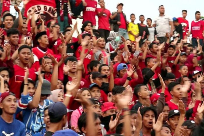 Suporter PSM Makassar dan Persiba Balikpapan