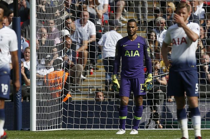 Epskresi kiper Tottenham Hotspur, Michel Vorm (tengah), setelah gawangnya dibobol Liverpool dalam pertandingan Liga Inggris 2018-2019 di Stadion Wembley,London, Inggris, pada Sabtu (15/9/2018).