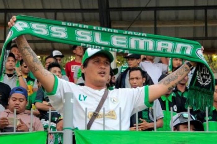 Mantan Ketua Umum Slemania, Lilik Yulianto saat mendukung PSS Sleman. Lilik dan jajaran pengurus plus simpatisan Slemania siap menyambut suporter yang datang ke Sleman mendukung timnas Indonesia, Minggu (9/10/2016). 