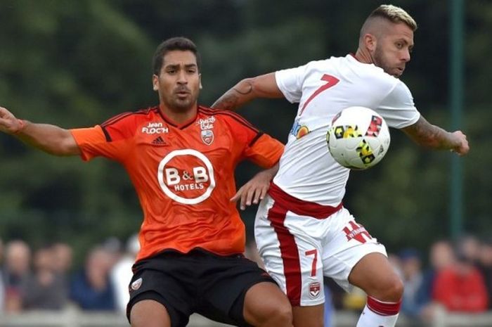 Penyerang Bordeaux, Jeremy Menez, beraksi pada laga persahabatan antara Bordeaux dan Lorient di Sarzeau, Prancis, pada 3 Agustus 2016.