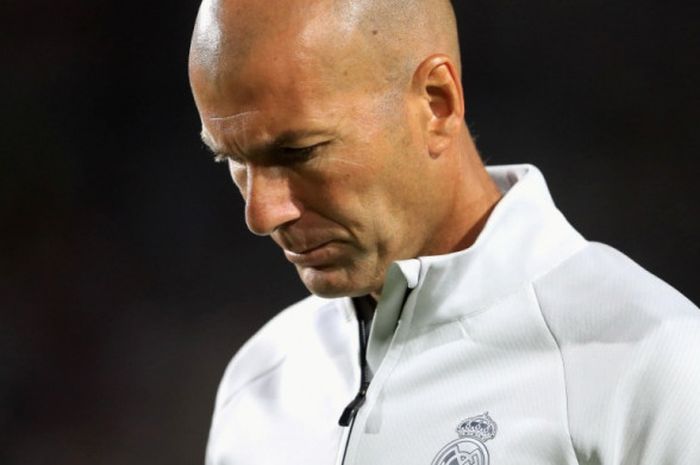 Ekspresi pelatih Real Madrid, Zinedine Zidane, dalam partai International Champions Cup melawan Manchester City di Los Angeles, Kalifornia, 26 Juli 2017.