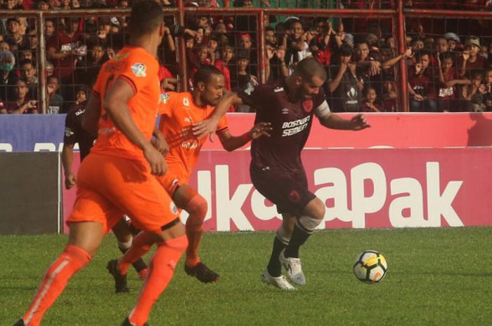 PSM Makassar menjamu Persija Jakarta dalam lanjutan Liga 1 2018 pekan ke-31 di Stadion Andi Mattalatta, Kota Makassar, Jumat (16/11/2018).