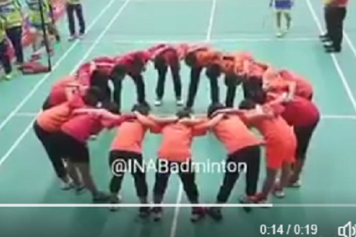 Gambar penampakan video yang menampilkan semangat tim pebulu tangkis Indonesia sebelum menghadapi Malaysia di Semi Final Asia Junior Championship 2017, Senin (24/7/2017).