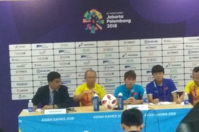 Pelatih timnas U-23 Vietnam, Park Hang-seo saat memberikan keterangan pers seusai laga kontra timnas U-23 Korsel, Rabu (29/8/2018).