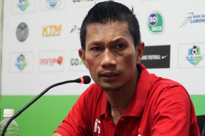   Kapten Persija Jakarta, Ismed Sofyan, melancarkan kritikan terhadap wasit seusai timnya dikalahkan Persela Lamongan, di Stadion Surajaya, Minggu (20/5/2018).  