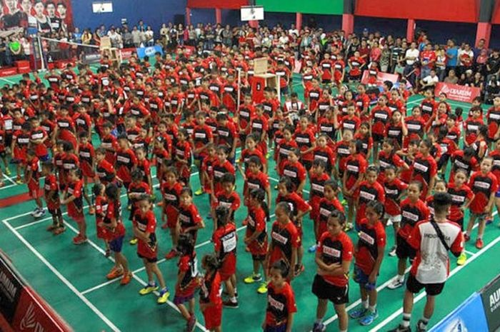 Suasana pembukaan Audisi Umum Djarum Beasiswa Bulutangkis Manado di JLE'S Sports Center & Entertainment, Kota Manado.