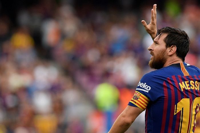  Megabintang FC Barcelona, Lionel Messi, merayakan gol yang dicetak ke gawang SD Huesca dalam laga Liga Spanyol di Stadion Camp Nou, Barcelona pada 2 September 2018. 