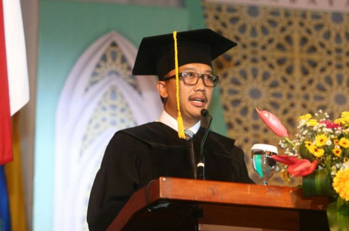 Menteri Pemuda dan Olahraga Imam Nahrawi menerima gelar Doktor Honoris Causa dari Universitas Islam Negeri Sunan Ampel Surabaya (UINSA), Kamis (14/9/2017).