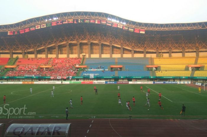 Suasana pertandingan antara timnas U-23 Uzbekistan Vs timnas U-23 Korea Selatan pada babak perempat final sepak bola Asian Games di Staidon Patriot Chandrabhaga, Bekasi, Senin (27/8/2018).