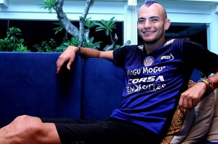  Francisco Javier Insa Bohigues alias Kiko Insa kerasan di Indonesia dan siap dinaturalisasi. Ia baru saja menandatangani kontrak lima tahun bersama Arema. 