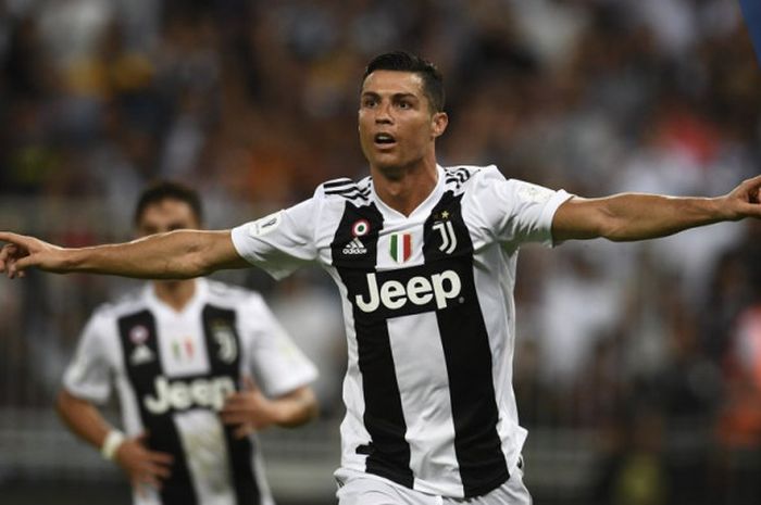 Megabintang Juventus, Cristiano Ronaldo, merayakan gol yang dicetak ke gawang AC Milan dalam laga Piala Super Italia di Stadion King Abdullah Sports City, Jeddah pada 16 Januari 2019.