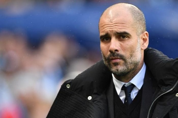  Ekspresi Manajer Manchester City, Josep Guardiola, sebelum pertandingan Premier League melawan Liverpool, pada 19 Maret 2017. 