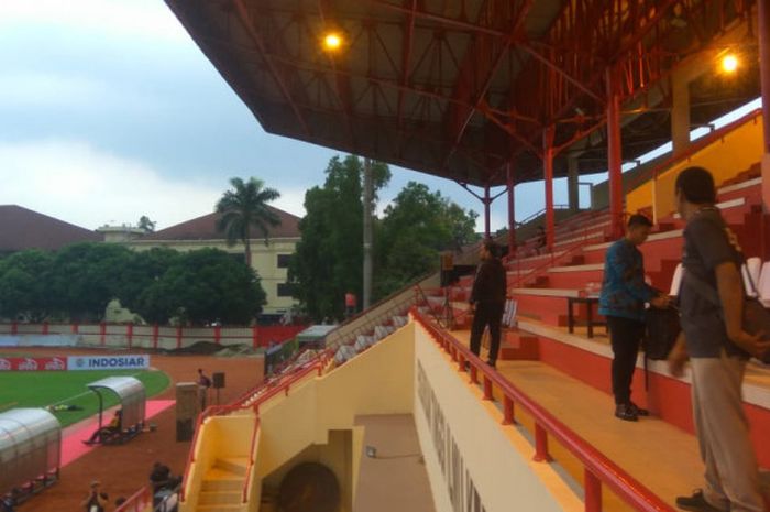 Suasana terbaru Stadion PTIK di Jakarta Selatan jelang Persija menjamu Persebaya pada Selasa (26/6/2018) petang. 