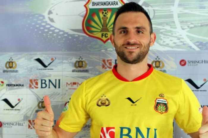 Penyerang Ilija Spasojevic resmi memperkuat Bhayangkara FC pada putaran kedua Liga 1. 