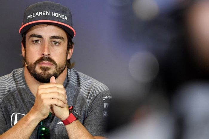 Pebalap McLaren asal Spanyol, Fernando Alonso, menghadiri konferensi pers jelang GP Hungaria di Hungaroring, Kamis (27/7/2017).