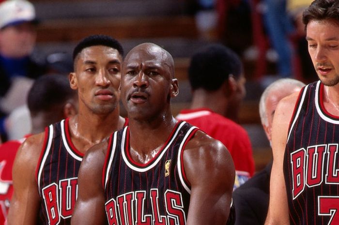 Michael Jordan saat menjadi trio pertama pencetak 30 poin lebih bersama Scottie Pippen dan Toni Kukoc di musim 1996.