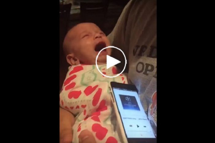 Seorang bayi berhenti menangis setelah mendengar lagu Liga Champions