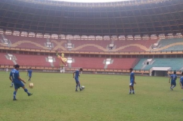 Skuat PSPS Pekanbaru menjalani latihan di Stadion Utama Riau.