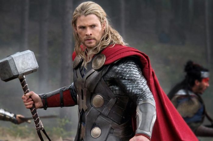  Aktor Hollywood asal Australia, Chris Hemsworth, saat berperan sebagai Thor pada film produksi Marvel. 