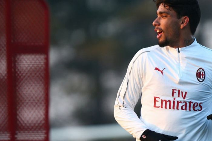 Pemain baru AC Milan, Lucas Paqueta, saat melakukan latihan pertama di Milanello, Italia, Senin (7/1/2019).