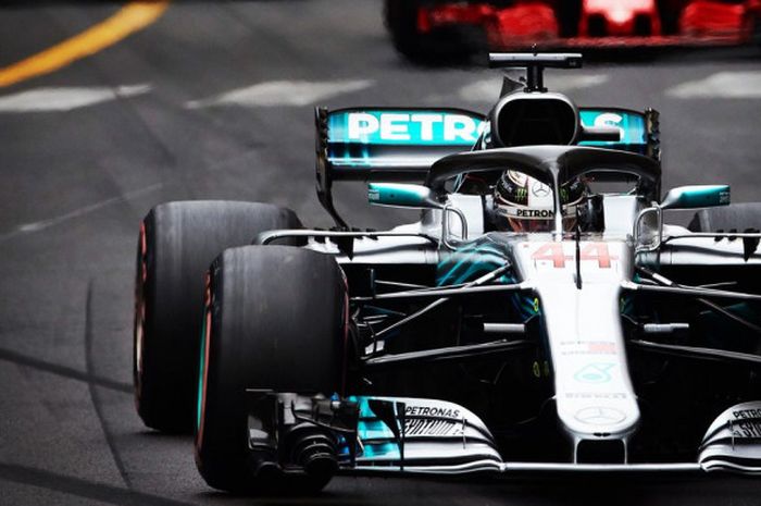 Lewis Hamilton (Mercedes) saat menjalani balapan F1 GP Monaco 2018 yang berlangsung pada Minggu (27/5/2018).