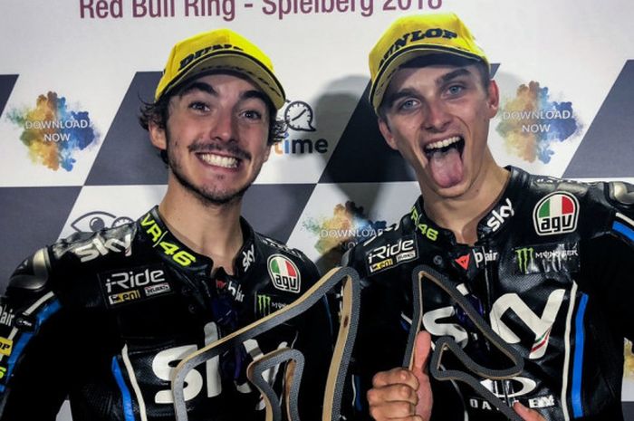 Dua pebalap SKY Racing VR46, Francesco Bagnaia dan Luca Marini, berpose usai sama-sama merebut podium balapan Moto2 GP Austria di Red Bull Ring, Minggu (12/8/2018).