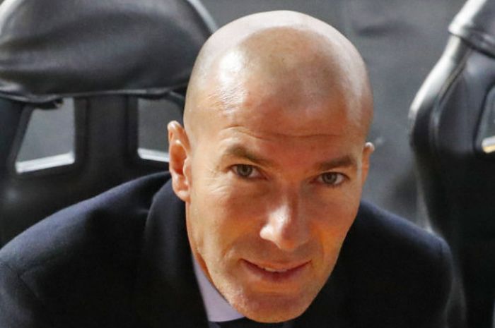 Ekspresi bahagia pelatih Real Madrid, Zinedine Zidane, seusai laga kontra APOEL pada Selasa (21/11/2017)