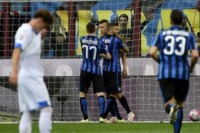Para pemain Internazionale Milan merayakan gol ke gawang Empoli, pada lanjutan Serie A di Stadion Giuseppe Meazza, Sabtu (7/5/2016) waktu setempat.