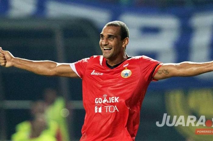 Ekspresi penyerang sekaligus marquee player, Persija Jakarta, Bruno Lopes, selepas mencetak gol dalam laga kontra Arema FC pada pekan kesembilan Liga 1 musim 2017 di Stadion Patriot Chandrabaga, Bekasi, Jawa Barat, Jumat (2/6/2017). Persija menang 2-0.