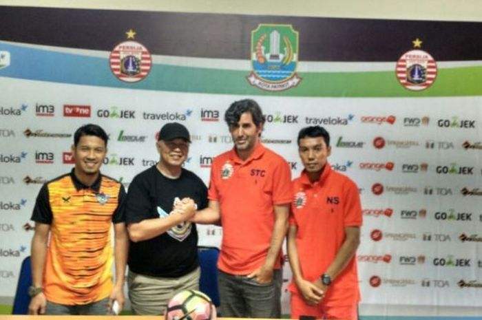Pelatih Pelatih Persija Jakarta, Stefano Cugurra, memberikan keterangan kepada media pada Jumat (13/10/2017), jelang melawan Persegres Gresik United. 