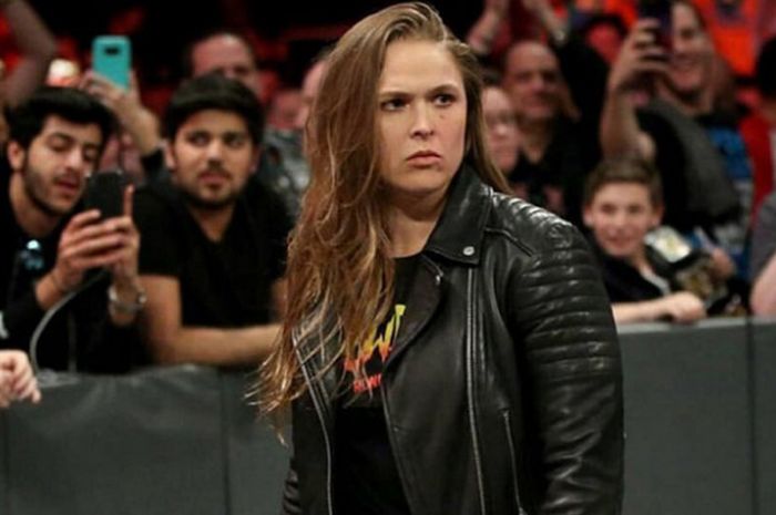 Ronda Rousey saat tampil pada ajang RAW (WWE) yang digelar pada Senin (26/2/2018).