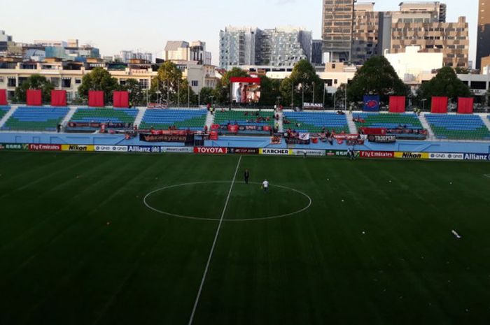 Suasana Stadion Jalan Besar di Singapura sejam sebelum sepak mula tuan rumah Home United yang menjamu Persija pada leg pertama semifinal zona ASEAN Piala AFC 2018, Selasa (8/5/2018). 