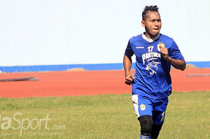 ‎Pemain seleksi Persib Bandung, Rafid Chadafi Lestaluhu saat mengikuti program latihan di Stadion Sport Jabar Arcamanik, Kota Bandung, Rabu (20/6/2018).