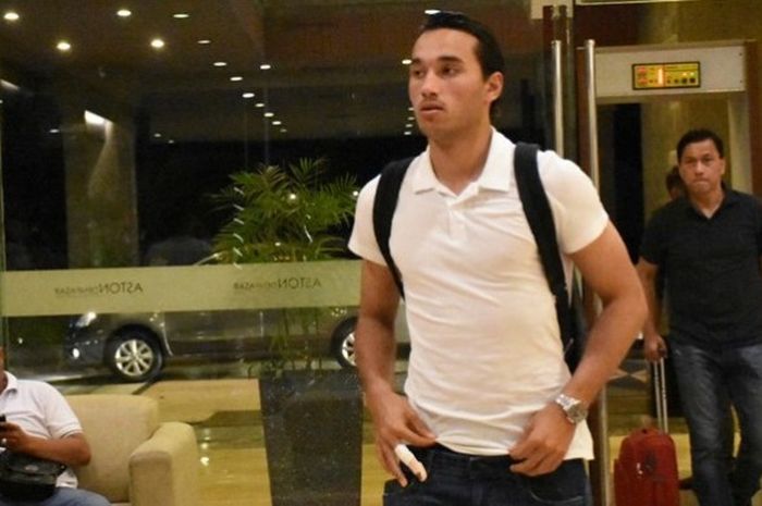  Ezra Walian tiba di Hotel Aston Denpasar