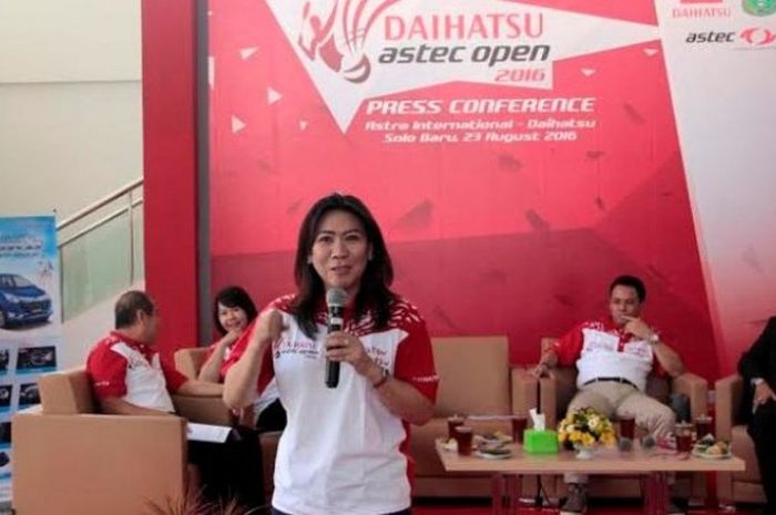 Legenda bulu tangkis Susi Susanti memberikan penjelasan terkait Daihatsu Astec Open 2016 dilaksanakan di GOR Sritex Arena, Selasa (23/8/2016). 